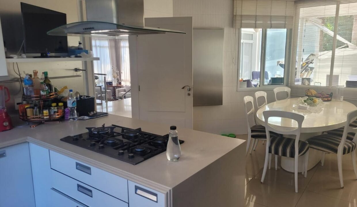 WhatsApp Image 2025-10-07 at 13.09.01 (1)