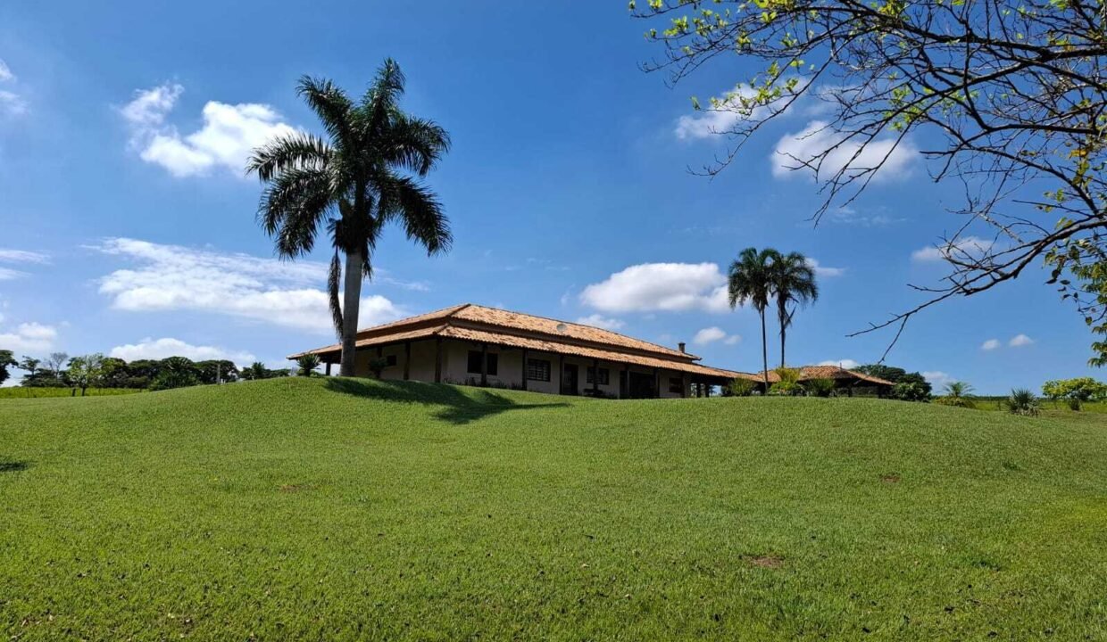 WhatsApp Image 2025-10-14 at 15.44.05 (1)