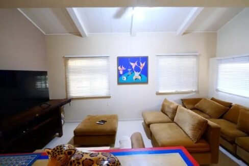 WhatsApp Image 2025-12-03 at 09.53.00