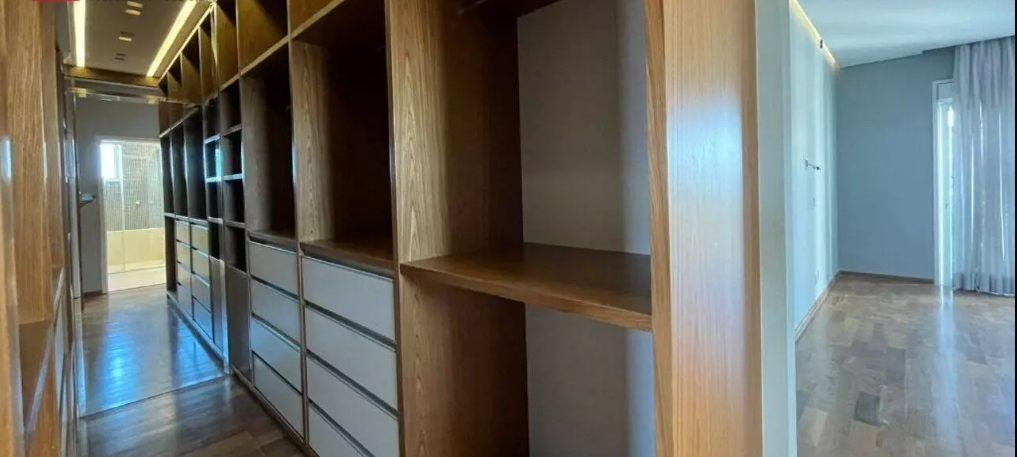 Master Closet 1